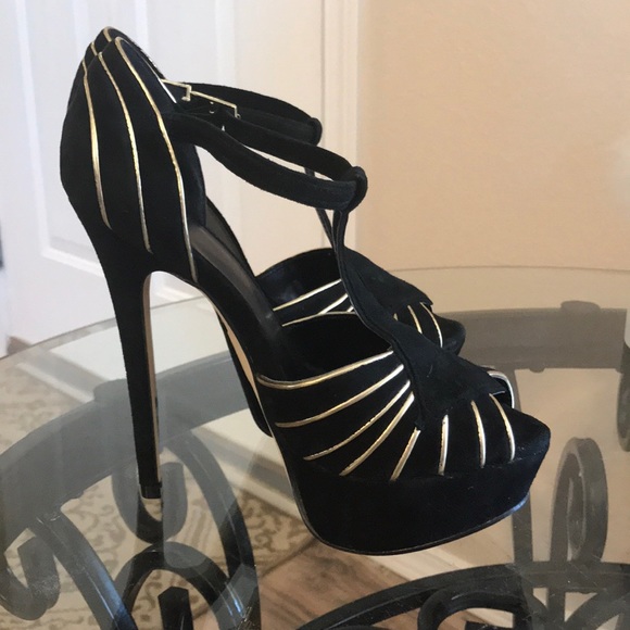 Elegant Black and Gold Platform Heels - Picture 2 of 7